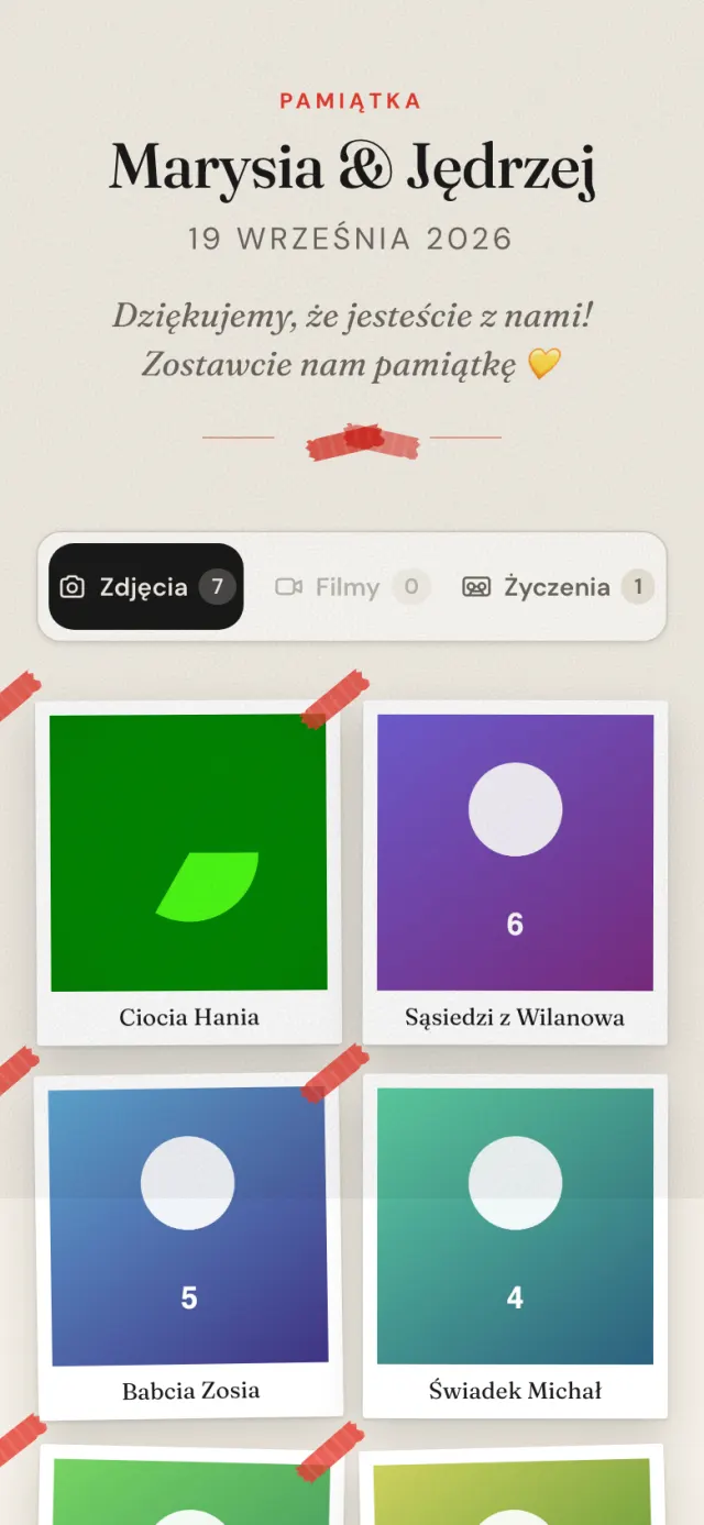 Strona pamiątkowa: zdjęcia gości ułożone jak odbitki na papierze
